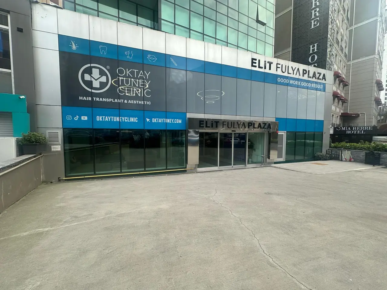 La entrada de Oktay Tuney Clinic en el Elit Fulya Plaza, Beşiktaş